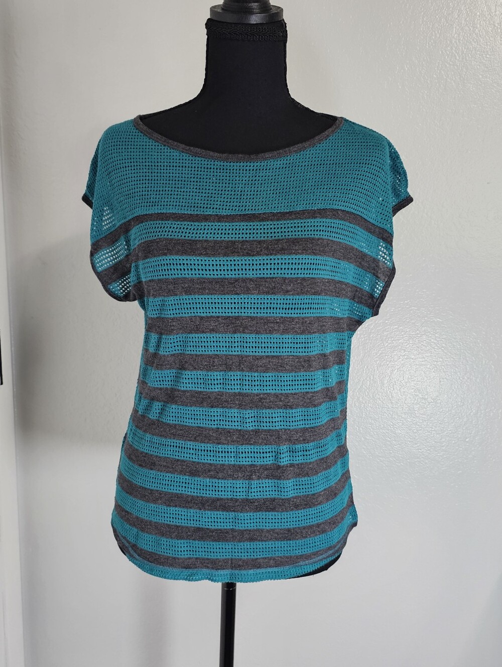 Alo Women’s Striped Mesh Short-Sleeve Top  Teal and Black - Size XS/S